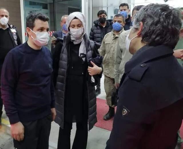 KAZADA YARALANAN KAYMAKAM TABURCU OLDU, BELEDİYE BAŞKANI VE 2 GÖREVLİNİN TEDAVİSİ SÜRÜYOR KAZADA YARALANAN KAYMAKAM TABURCU OLDU, BELEDİYE BAŞKANI VE 2 GÖREVLİNİN TEDAVİSİ SÜRÜYOR