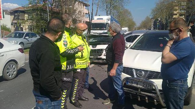 kazaya bakmak icin yavaslayinca 5 arac carpis 2 14084182 o