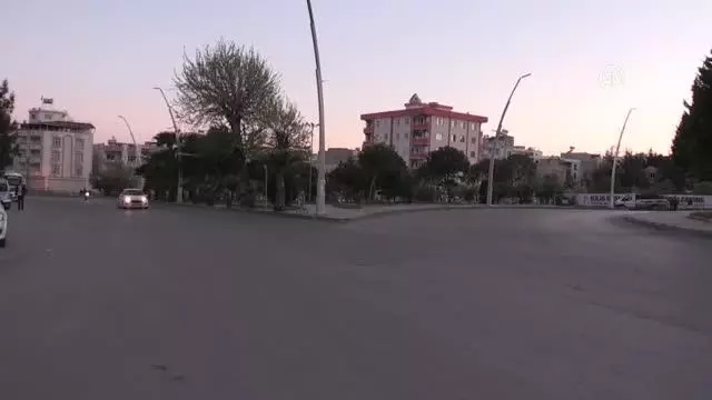 Doğu Anadolu'da sokağa çıkma kısıtlamasıyla cadde ve sokaklar sessizliğe büründü Doğu Anadolu'da sokağa çıkma kısıtlamasıyla cadde ve sokaklar sessizliğe büründü