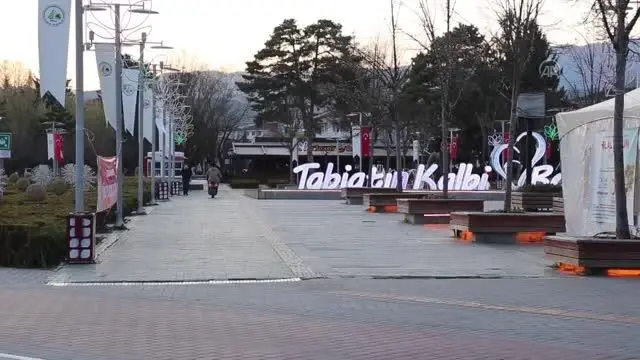 AFYONKARAHİSAR - Kısıtlamanın başlamasıyla sokaklar boşaldı AFYONKARAHİSAR - Kısıtlamanın başlamasıyla sokaklar boşaldı