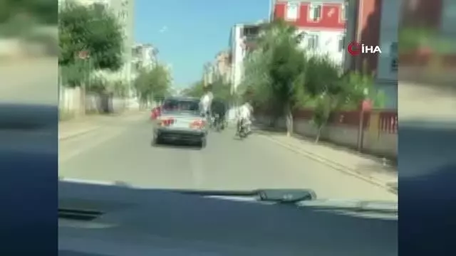 Kısıtlamaya rağmen asker konvoyu yaptılar, araçtan sarkıp havaya ateş açtılar Kısıtlamaya rağmen asker konvoyu yaptılar, araçtan sarkıp havaya ateş açtılar
