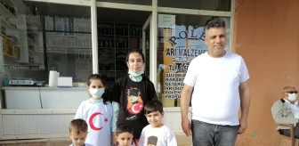 Kozan'da çocuklara tişört dağıtıldı