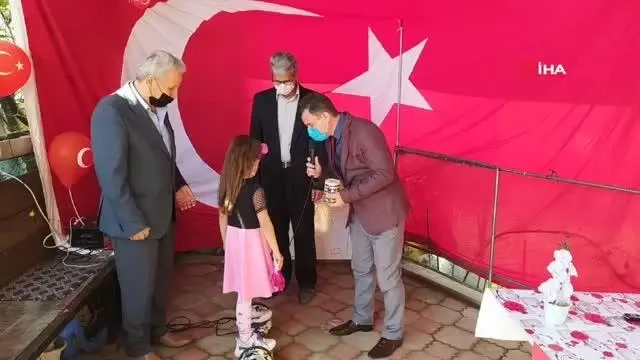Minik Elizan Ece kumbarasını Bağışladı