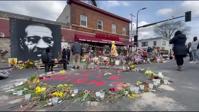MİNNESOTA - Floyd taraftarları Minneapolis'teki anıta çiçek bıraktı MİNNESOTA - Floyd taraftarları Minneapolis'teki anıta çiçek bıraktı
