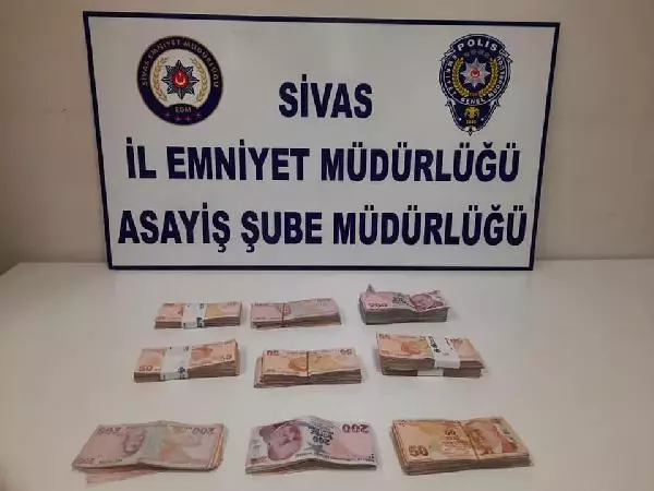 MUHTARIN OTOMOBİLİNİ DOLANDIRICILIK YÖNTEMİYLE GALERİYE SATAN 5 ŞÜPHELİ YAKALANDI MUHTARIN OTOMOBİLİNİ DOLANDIRICILIK YÖNTEMİYLE GALERİYE SATAN 5 ŞÜPHELİ YAKALANDI