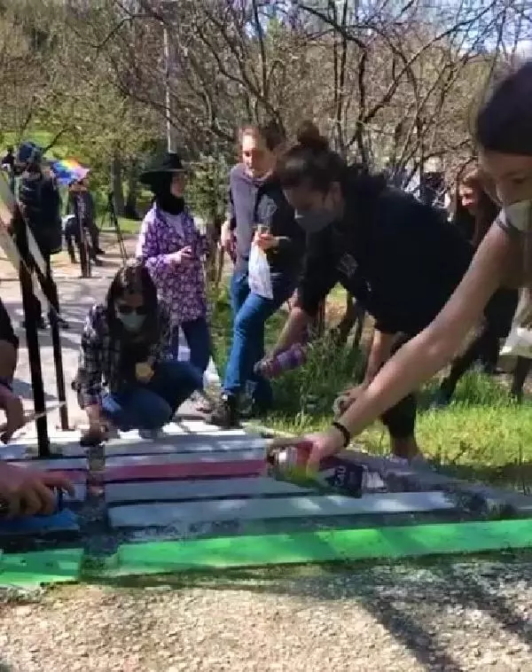 ODTÜ'de merdivenler, 4'üncü kez gökkuşağı renklerine boyandı ODTÜ'de merdivenler, 4'üncü kez gökkuşağı renklerine boyandı