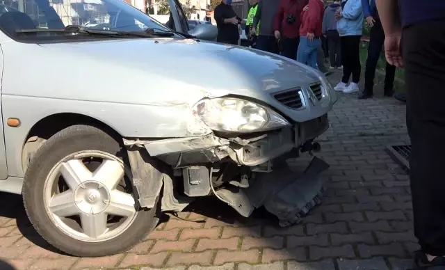 Otomobile çarpan cip site içine uçtu: 4 yaralı
