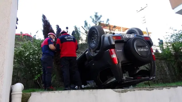 Otomobile çarpan cip site içine uçtu: 4 yaralı