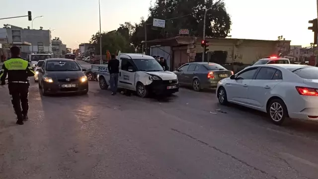 Samandağ'da 2 otomobil çarpıştı: 1 yaralı