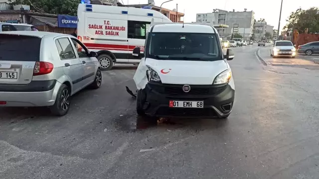 Samandağ'da 2 otomobil çarpıştı: 1 yaralı