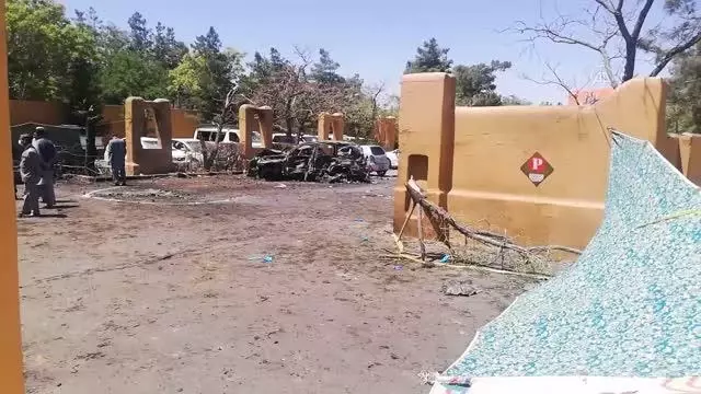 Pakistan'da bir otelin otoparkında meydana gelen patlamada ölenlerin sayısı 5'e yükseldi Pakistan'da bir otelin otoparkında meydana gelen patlamada ölenlerin sayısı 5'e yükseldi