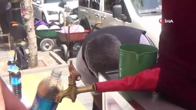 Ramazan ayının vazgeçilmezi meyan şerbeti tezgahta yerini aldı Ramazan ayının vazgeçilmezi meyan şerbeti tezgahta yerini aldı