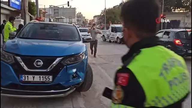 Samandağ'da 2 otomobil çarpıştı: 1 yaralı