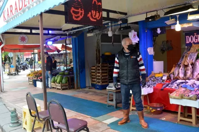 Sezonu yeni bitiren balıkçılar başka meslek arayışında Sezonu yeni bitiren balıkçılar başka meslek arayışında