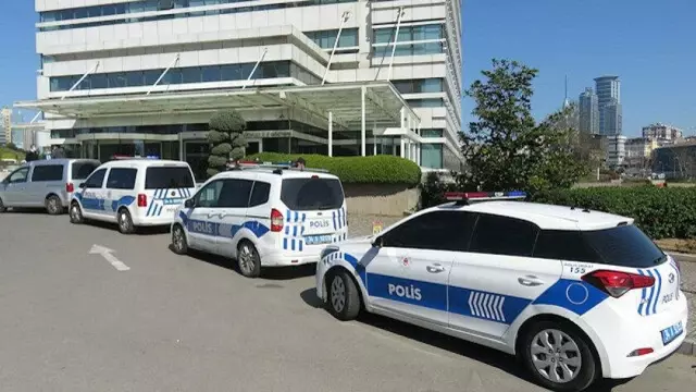 Son Dakika! Polis, 2 milyar dolarlık vurgunun merkezi olan Thodex'in binasında arama yapıyor Son Dakika! Polis, 2 milyar dolarlık vurgunun merkezi olan Thodex'in binasında arama yapıyor