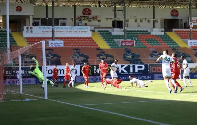 Süper Lig: Aytemiz Alanyaspor: 2 - Gaziantep FK: 2 (İlk yarı) Süper Lig: Aytemiz Alanyaspor: 2 - Gaziantep FK: 2 (İlk yarı)