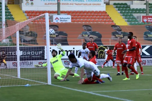 Süper Lig: Aytemiz Alanyaspor: 2 - Gaziantep FK: 2 (İlk yarı) Süper Lig: Aytemiz Alanyaspor: 2 - Gaziantep FK: 2 (İlk yarı)