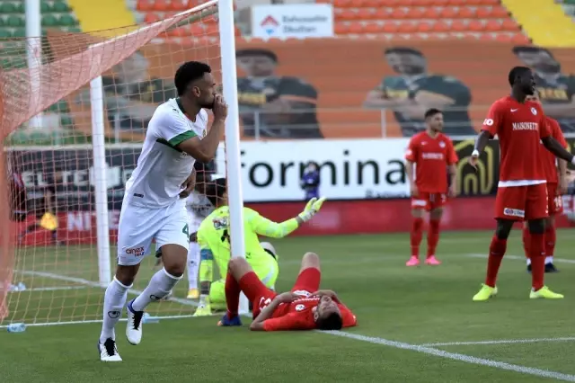 Süper Lig: Aytemiz Alanyaspor: 2 - Gaziantep FK: 2 (İlk yarı) Süper Lig: Aytemiz Alanyaspor: 2 - Gaziantep FK: 2 (İlk yarı)