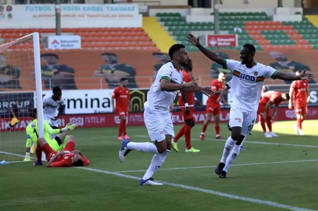 Süper Lig: Aytemiz Alanyaspor: 2 - Gaziantep FK: 2 (İlk yarı) Süper Lig: Aytemiz Alanyaspor: 2 - Gaziantep FK: 2 (İlk yarı)