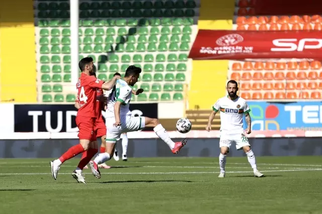 Süper Lig: Aytemiz Alanyaspor: 2 - Gaziantep FK: 2 (İlk yarı) Süper Lig: Aytemiz Alanyaspor: 2 - Gaziantep FK: 2 (İlk yarı)