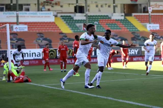 Süper Lig: Aytemiz Alanyaspor: 2 - Gaziantep FK: 2 (İlk yarı) Süper Lig: Aytemiz Alanyaspor: 2 - Gaziantep FK: 2 (İlk yarı)