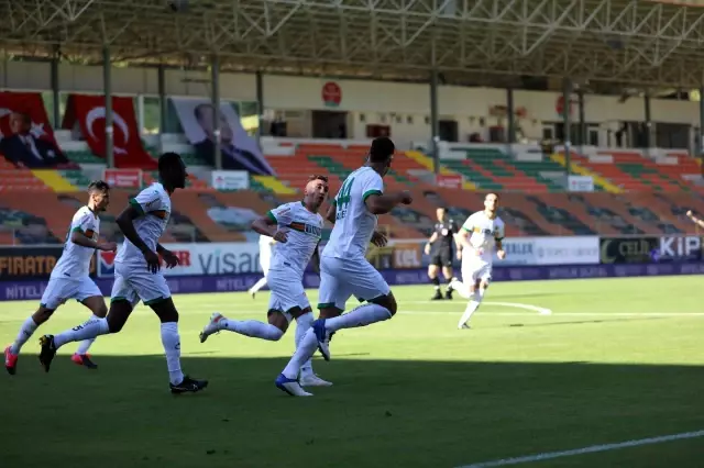 Süper Lig: Aytemiz Alanyaspor: 2 - Gaziantep FK: 2 (İlk yarı) Süper Lig: Aytemiz Alanyaspor: 2 - Gaziantep FK: 2 (İlk yarı)