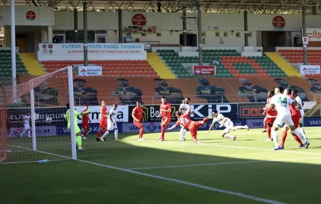 Süper Lig: Aytemiz Alanyaspor: 2 - Gaziantep FK: 2 (İlk yarı) Süper Lig: Aytemiz Alanyaspor: 2 - Gaziantep FK: 2 (İlk yarı)
