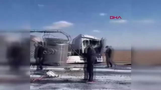 SÜT TANKERİ YOLDAN ÇIKTI; TONLARCA SÜT YOLA DÖKÜLDÜ SÜT TANKERİ YOLDAN ÇIKTI; TONLARCA SÜT YOLA DÖKÜLDÜ