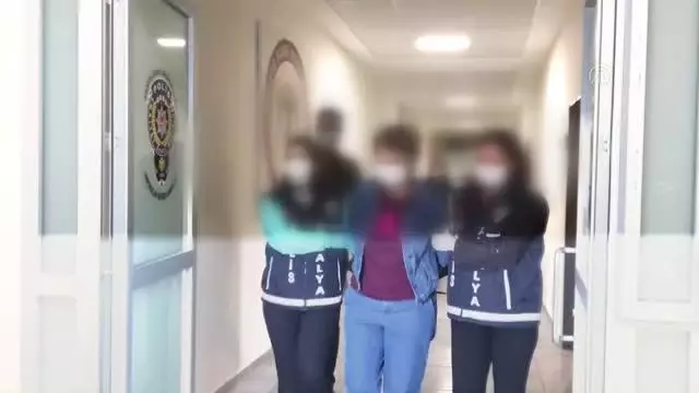 Antalya'da takip ettikleri kişilerin araçlarından para çaldıkları iddiasıyla yakalanan 3 şüpheli tutuklandı Antalya'da takip ettikleri kişilerin araçlarından para çaldıkları iddiasıyla yakalanan 3 şüpheli tutuklandı