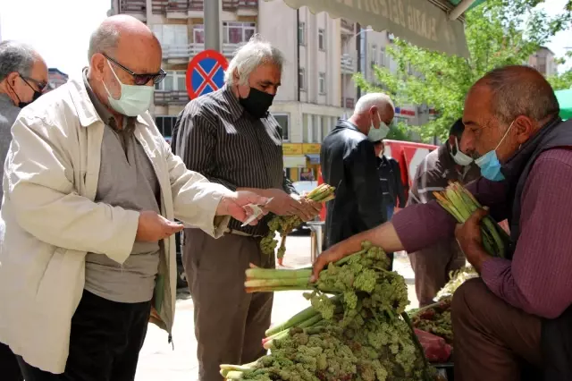 Tam bir şifa deposu, 'doğunun muzu' ışkın tezgahlarda yerini aldı Tam bir şifa deposu, 'doğunun muzu' ışkın tezgahlarda yerini aldı