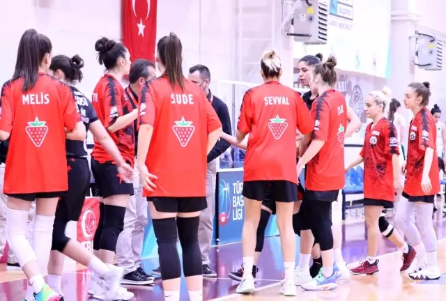 Turgutlu Belediyespor İstanbul'dan lider olarak döndü