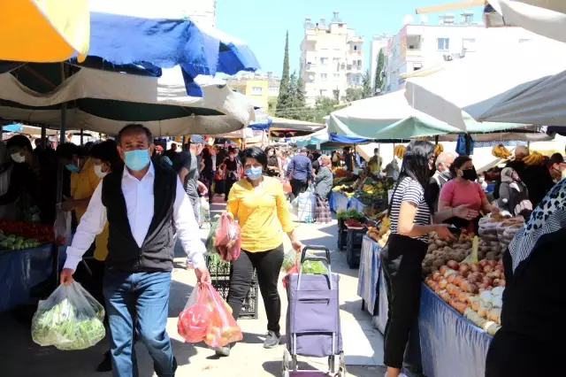 Üç günlük kısıtlama öncesi semt pazarları doldu taştı Üç günlük kısıtlama öncesi semt pazarları doldu taştı