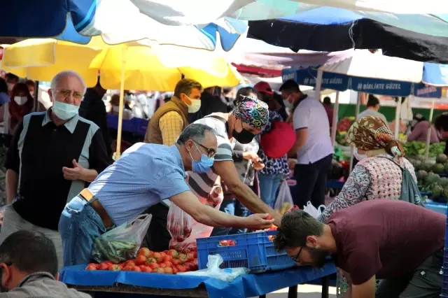 Üç günlük kısıtlama öncesi semt pazarları doldu taştı Üç günlük kısıtlama öncesi semt pazarları doldu taştı