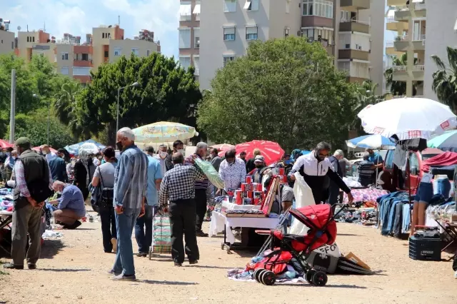 Üç günlük kısıtlama öncesi semt pazarları doldu taştı Üç günlük kısıtlama öncesi semt pazarları doldu taştı