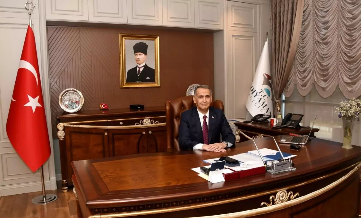 Vali Çuhadar'dan 23 Nisan kutlaması 1 vali cuhadar dan 23 nisan kutlamasi 14083239 amp