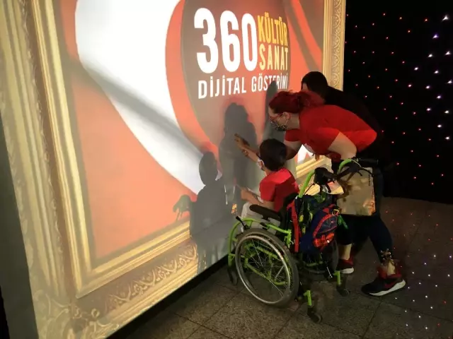 Cumhurbaşkanlığı İletişim Başkanlığı, 23 Nisan'ı dijital gösterimle anlatıyor Cumhurbaşkanlığı İletişim Başkanlığı, 23 Nisan'ı dijital gösterimle anlatıyor