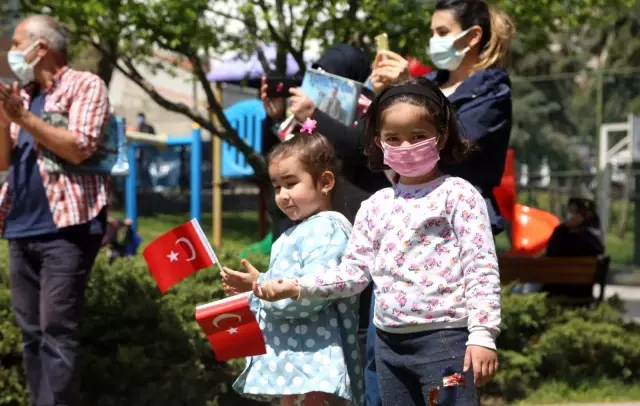 23 Nisan coşkusu Maltepe sokaklarına taştı 23 Nisan coşkusu Maltepe sokaklarına taştı