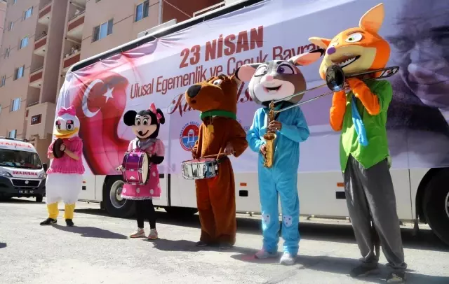 23 Nisan coşkusu Maltepe sokaklarına taştı 23 Nisan coşkusu Maltepe sokaklarına taştı
