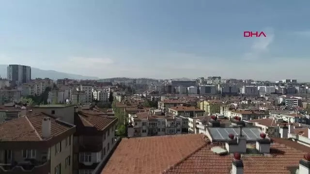 23 Nisan'da apartmanların dış cephelerine oyuncak astılar