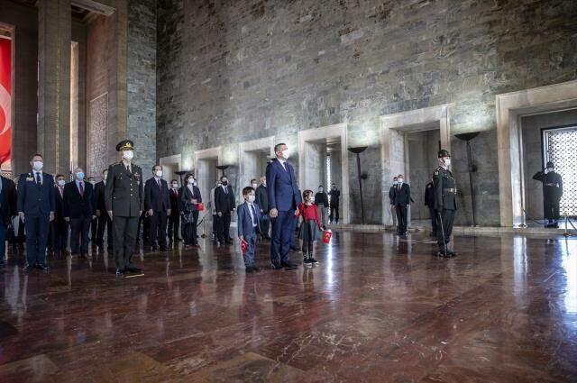 23 Nisan dolayısıyla TBMM Başkanı Şentop ve devlet erkanı Anıtkabir'de 23 Nisan dolayısıyla TBMM Başkanı Şentop ve devlet erkanı Anıtkabir'de