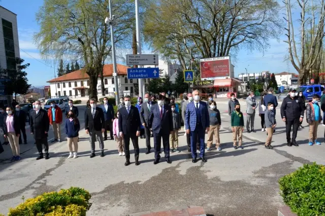 Hendek ve Karasu'da 23 Nisan Ulusal Egemenlik ve Çocuk Bayramı kutlandı Hendek ve Karasu'da 23 Nisan Ulusal Egemenlik ve Çocuk Bayramı kutlandı