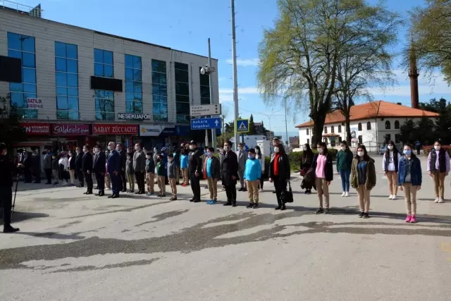 Hendek ve Karasu'da 23 Nisan Ulusal Egemenlik ve Çocuk Bayramı kutlandı Hendek ve Karasu'da 23 Nisan Ulusal Egemenlik ve Çocuk Bayramı kutlandı