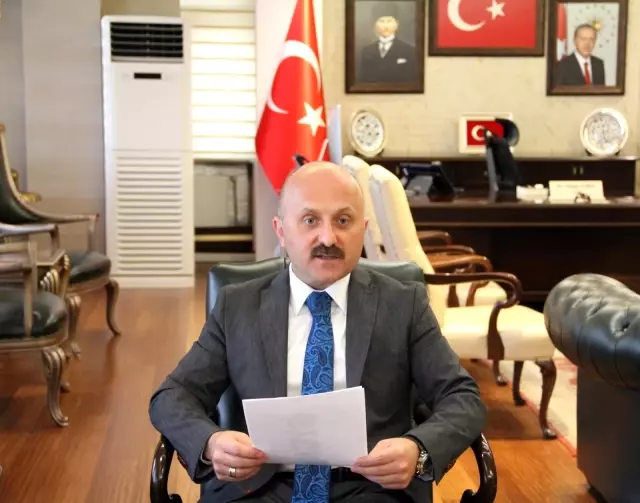 Ağrı Valisi Varol, çocuklar için masal okudu Ağrı Valisi Varol, çocuklar için masal okudu