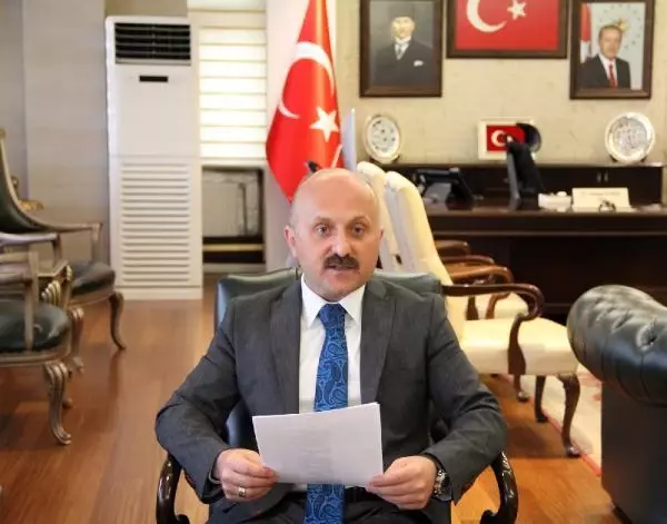 Ağrı Valisi Varol, çocuklar için masal okudu Ağrı Valisi Varol, çocuklar için masal okudu