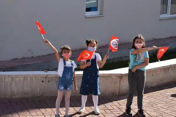 Son dakika haberleri! Amasya'da üstü açık otobüsle çocuklara konser verildi