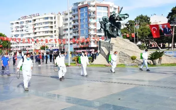Antalya'da koronavirüs tedbirli 23 Nisan töreni Antalya'da koronavirüs tedbirli 23 Nisan töreni