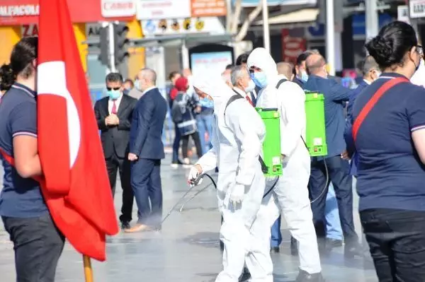 Antalya'da koronavirüs tedbirli 23 Nisan töreni Antalya'da koronavirüs tedbirli 23 Nisan töreni