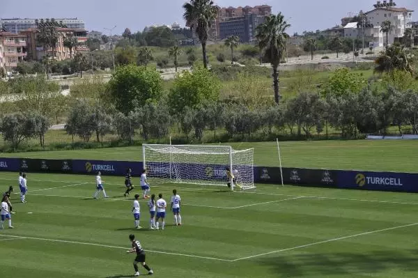 Ataşehir Belediyespor ve Adana İdmanyurdu kadın futbol takımları çeyrek finalde Ataşehir Belediyespor ve Adana İdmanyurdu kadın futbol takımları çeyrek finalde