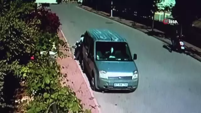 ATV sürücüsü park halindeki araca çarpıp camından içeri böyle girdi ATV sürücüsü park halindeki araca çarpıp camından içeri böyle girdi