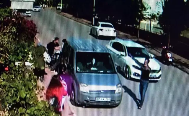 ATV sürücüsü park halindeki araca çarpıp camından içeri girdi ATV sürücüsü park halindeki araca çarpıp camından içeri girdi